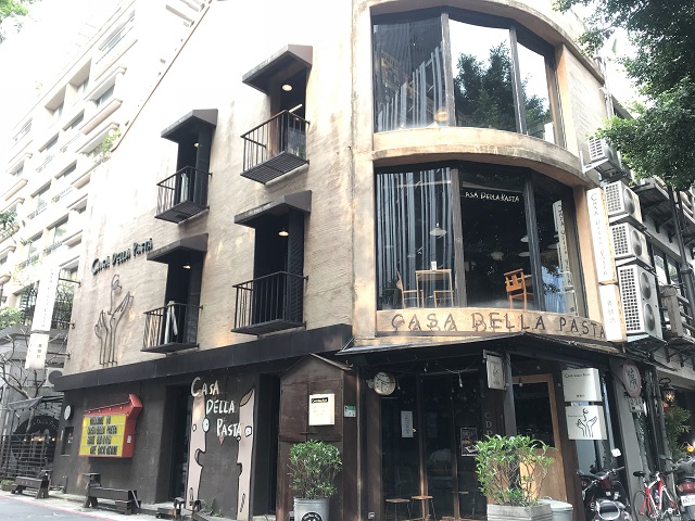 近年的社會經濟發展，讓巷弄中的「微型創意經濟」應運而生。
