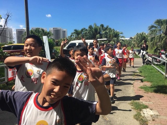 一場由小學生擺攤的市集，令人拭目以待。