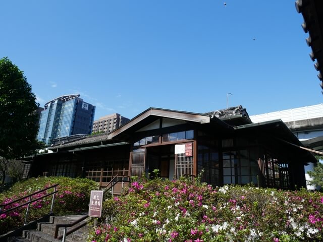 從前的日式旅館梅屋敷，現在被改建為國父史蹟紀念館。