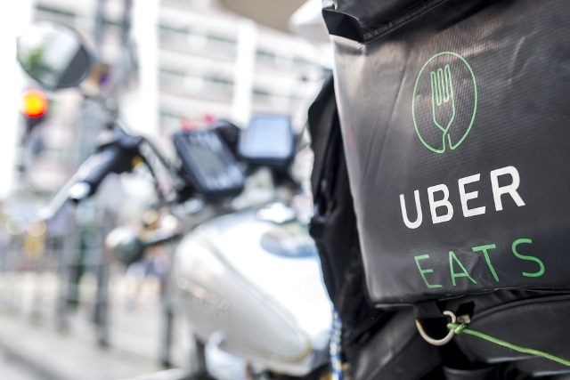 UberEats外送員的車禍事件，點出零工經濟不可忽視的法規問題。