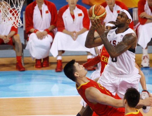 NBA的失言事件宛如照妖鏡，反映出資本主義社會追求金錢與自由間的矛盾。
