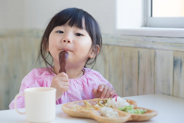 幼兒園午餐不該只是讓孩子匆匆忙忙將食物吞下肚。