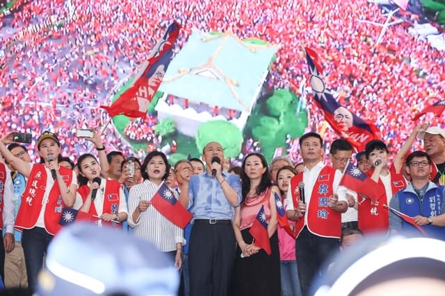 台灣世代競爭的二元對立，在民主選舉框架中更加強化。