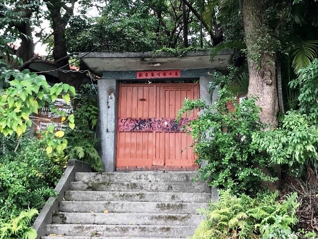 1894年，德國人理查奧利（Richard Nikolaus Ohly）在今日中心新村將軍府設立北投第一間溫泉俱樂部。據統計，清末時台灣至少有7間德國洋行。