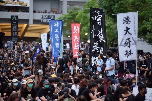 香港國民教育的失敗，反映出政府的施政方向與香港人民的身分認同有巨大的落差。
