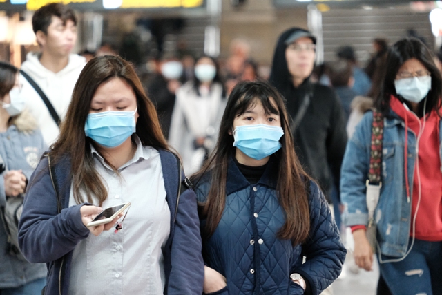 讓大學生在家自主學習，不僅可以減少口罩的使用，更可以實踐新的教育概念。