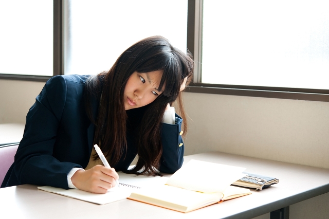 說要「降必修，增選修」的新課綱，反而讓高中生的基本學力更令人擔憂。