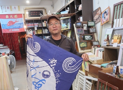 為了傳承、保留南方澳討海人精神與文化，在地文史工作者組成了「宜蘭縣討海文化保育協會」。圖為討海人協會總幹事潘佑升。