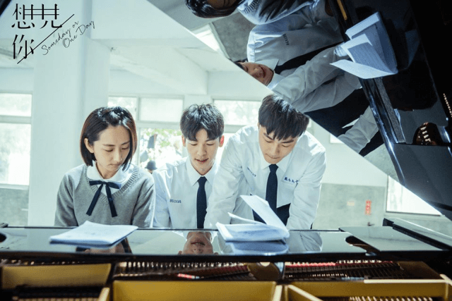 《想見你》是以時空穿越為主軸，融合友情、愛情與青少年自我認同的台劇。