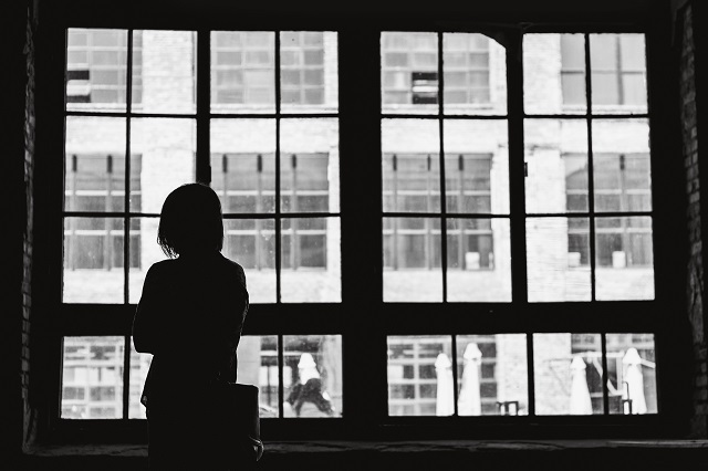 人究竟是否可能完全獨立？自由和群體之間的關係還可以如何調整？