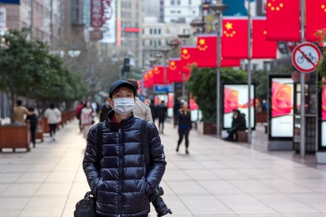 中國對新冠病毒的誤判、隱瞞、失策、失職，導致全球疾病的快速傳播。