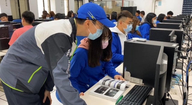 臺東高商開設多元選修課，讓學生依照興趣學習。