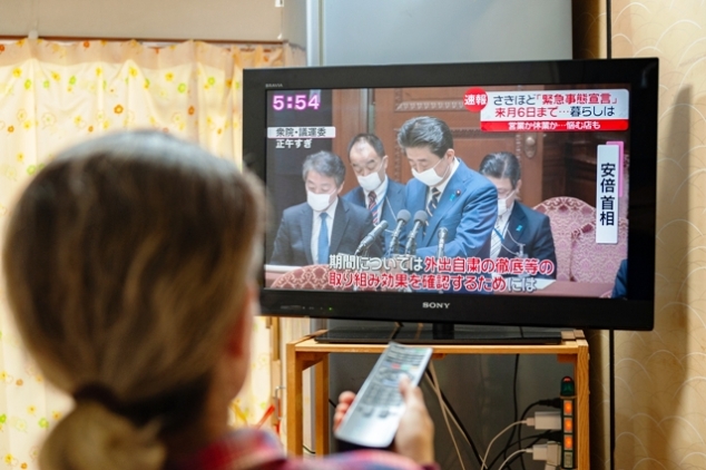 日本以家族企業方式來經營政治的陋習，在疫情底下顯露無遺。