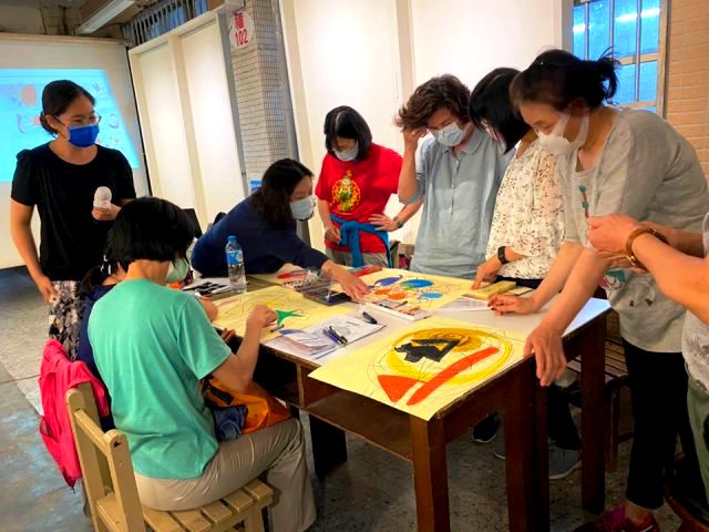 社區大學受疫情影響，導致學員、老師嚴重流失，但仍然努力想在疫情中盡一分心力。