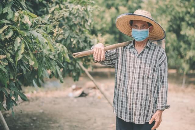 疫情迫使我們正視環境所面臨的衝擊，以及衍生資源分配不均、勞工受剝削及糧食危機等議題。