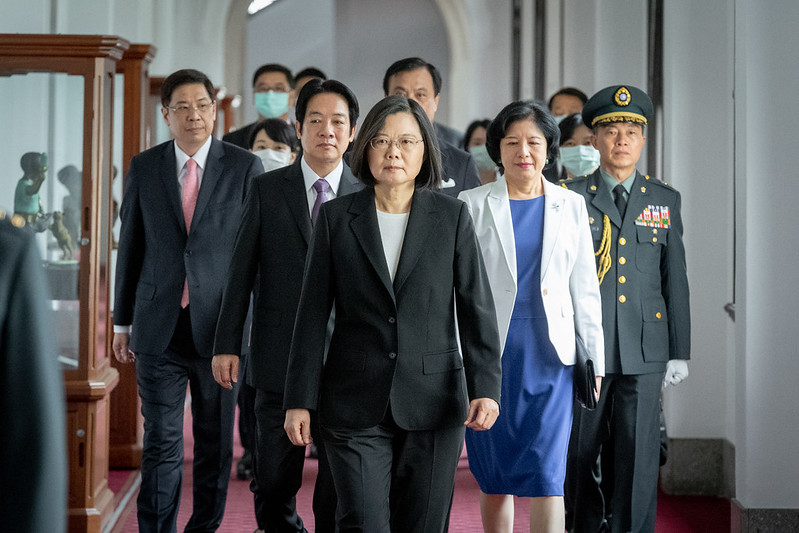 台灣歷史上第一位女總統，卻連續兩任都帶來高度男性化的內閣，引發不少社會討論。