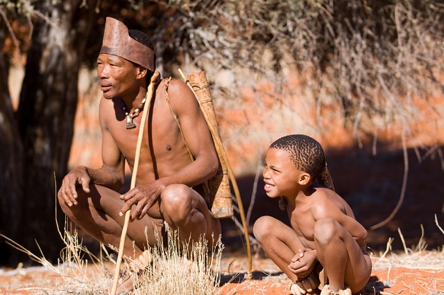 在傳統的採集狩獵社會裡，人與土地、生產的方式與農業社會相當不同。