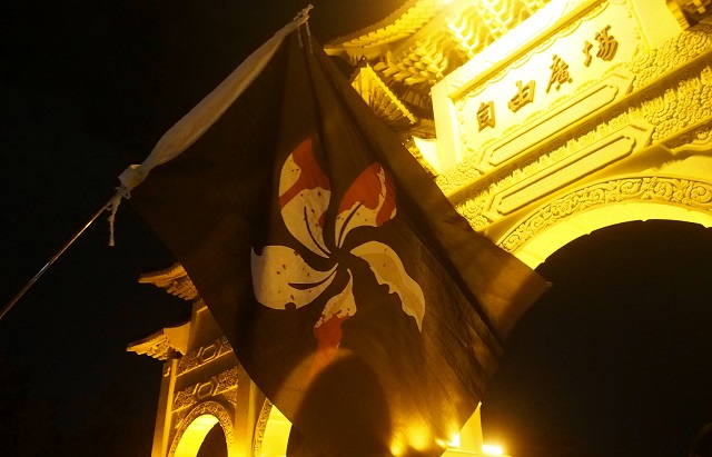 今年六月四日，在台香港人自發聚集於自由廣場，悼念六四天安門事件的同時也為香港自由發聲。