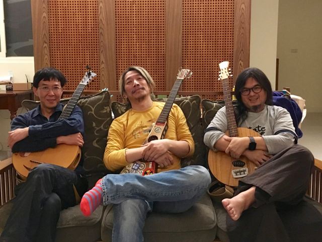 2008年1月19日晚上，豬頭皮到林生祥家彩排，準備隔天在高雄的演出，嚴詠能順道同行，留下這張照片。