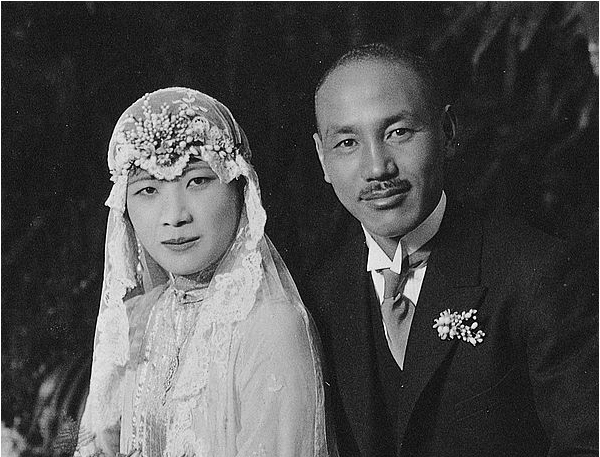 宋美齡與蔣介石的結婚照。