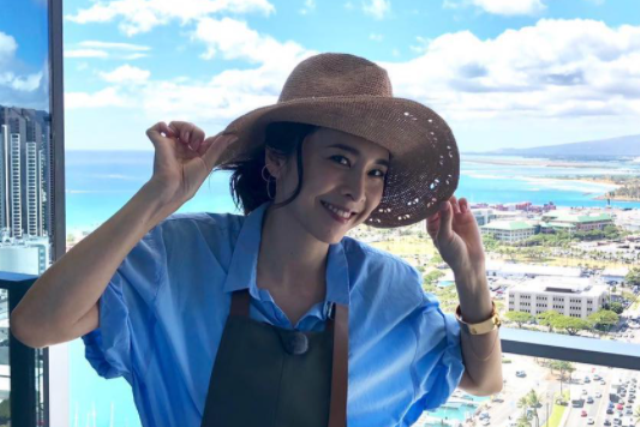 外界推論竹內結子生前過得很幸福，可能因產後憂鬱症而自殺，但另一個面向則較少被討論：竹內結婚生子加上中年離開職場，是否會引發中年危機焦慮呢？