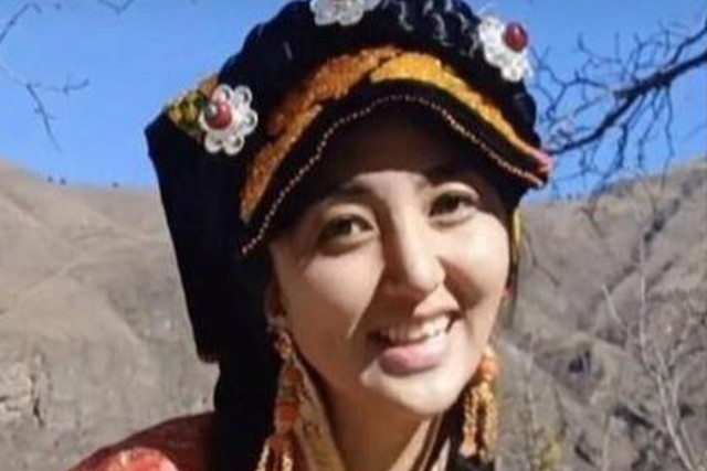 30歲藏族女子拉姆遭前夫施暴多年，前夫持刀入侵住處、潑汽油焚燒，造成拉姆全身90%面積燒傷，住院搶救多天後仍不治死亡。