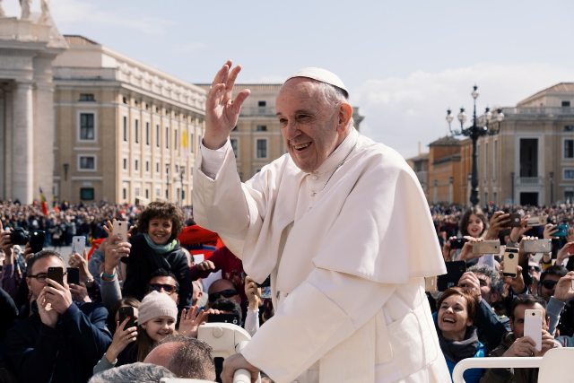 教宗方濟各是首位支持「民事結合」的教宗，在《Francesco》紀錄片中也是迄今為止對同志族群表達最明確支持的一次。