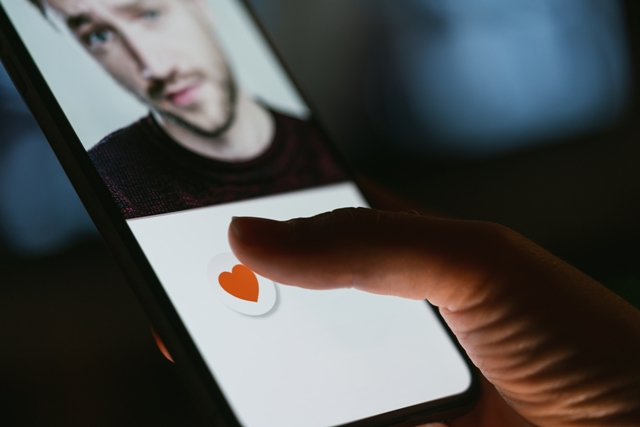 交友軟體Tinder在疫情期間成為顯學，卻無力遏止性暴力。