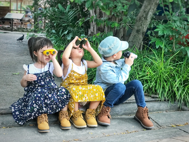 幼兒教育希望讓幼兒成為學習的主人，依照孩子的興趣對某個主題進行研究探索，然而近期即將開放幼兒園進行的雙語教學，真的能讓每個孩子都「贏在起跑點」嗎？