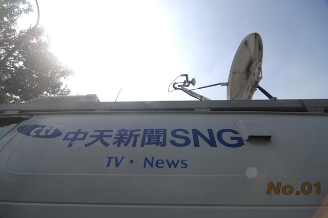 NCC決議中天新聞台不予換照，民間意見兩極。一派是維護新聞自由、一派是改革媒體品質，究其根柢，來自兩種理想主義的碰撞。