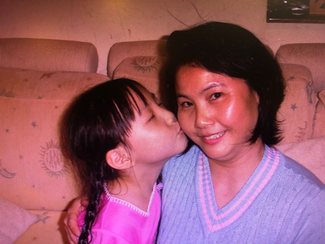 阿雁從我有記憶開始，就在我們家當保姆了。在我8歲時，因她丈夫身體出狀況，必須要回越南。時隔十幾年後，我們才終於重逢。