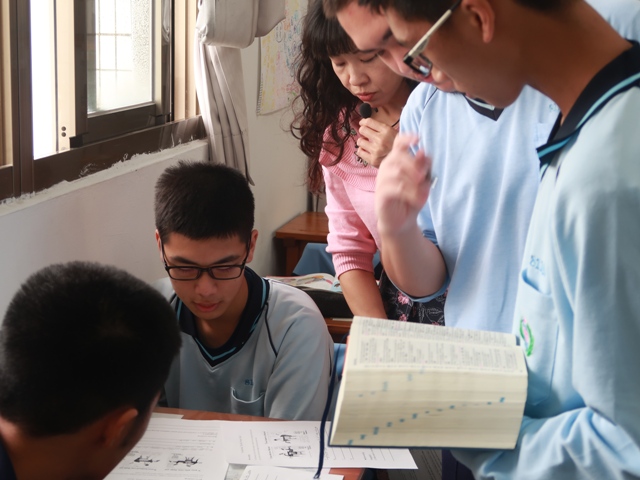 四維高中英文科開設許多不同的主題課程，透過多元活動，鼓勵學生將英文當成一種「語言」，而非「考試科目」。