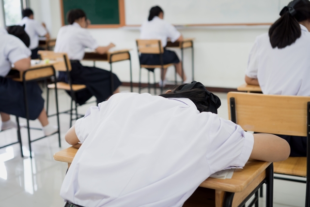 「早自習」是運用晨間時段，讓學生自己預習或複習課業，屬於「學生自我管理」的時段，老師宜輔導學生，卻不應強烈主導「早自習」。
