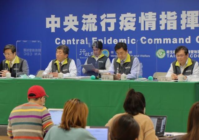 媒體在提問前自報家門，才能讓民眾得以辨別認真準備問題的優質媒體，與刻意製造口水的不專業媒體。