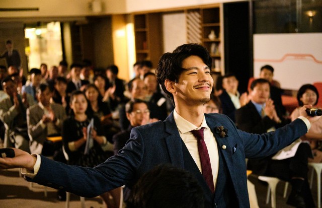 《大債時代》寫實演出青年如何在競爭的環境──或者說吃人的社會──掙扎求生。