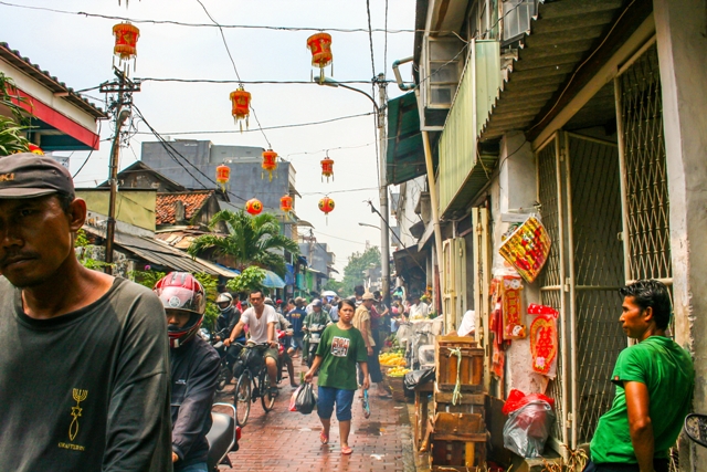 唐人街、中國城、China Town──無論你叫它什麼，這些都是在異鄉重建的家鄉。圖為雅加達草埔的華人區。
