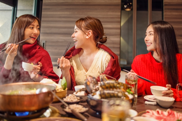 回家過年要如何與家人親戚溝通，不再「忍耐」轟炸式的提問，而是「享受」短暫的相處時光呢？