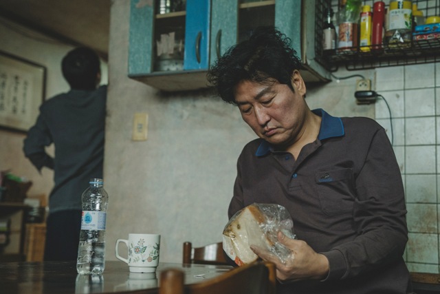 韓國社會嚴重Ｍ型化，如今教育像是為了讓富裕得以世襲的前提要件。