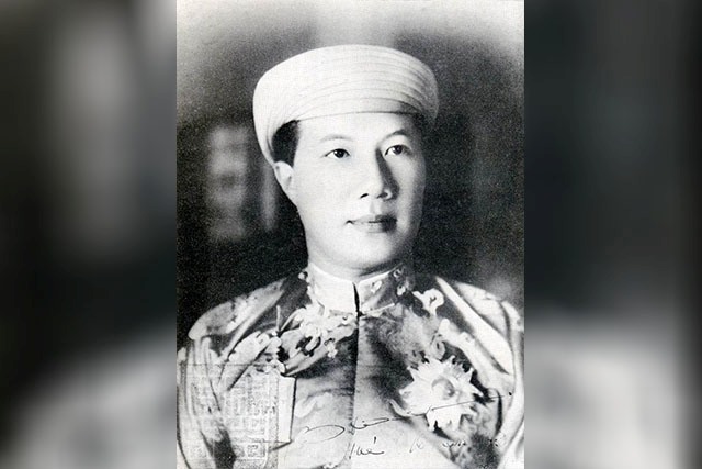 越南第13任，也是最後一任君主保大帝阮福晪，是一個進入現代社會的君主，曾經歷退位、流亡，一生深受時代政治格局變遷的影響。