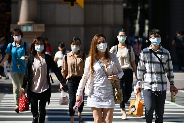 台灣政府可以扭轉新自由主義的小政府傾向，投資於科技創新，以協助托育、養老等社會福利制度，建構「創新福利國家」。