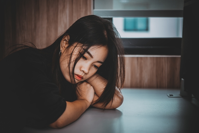 小時候與父母的互動經驗會被內化，成為我們內在的人我關係型態，並複製到我們與他人的關係中。
