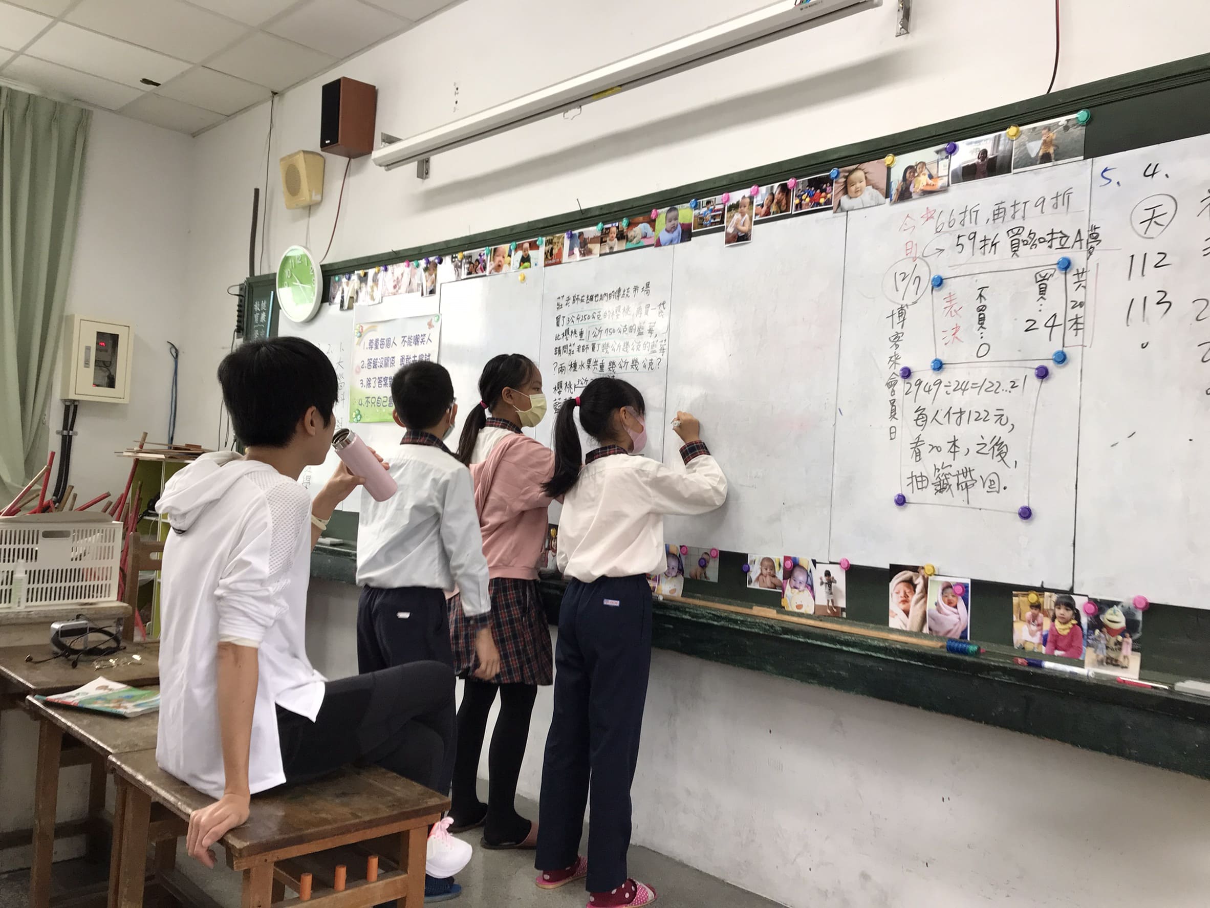 以往的講述法，「話語權」在老師手上，而學生鮮少有機會表達。而今，「數學提問法」誘使孩子更積極主動去找尋方法，從中讓學生獲得無與倫比、再多金錢都買不到的成就感。