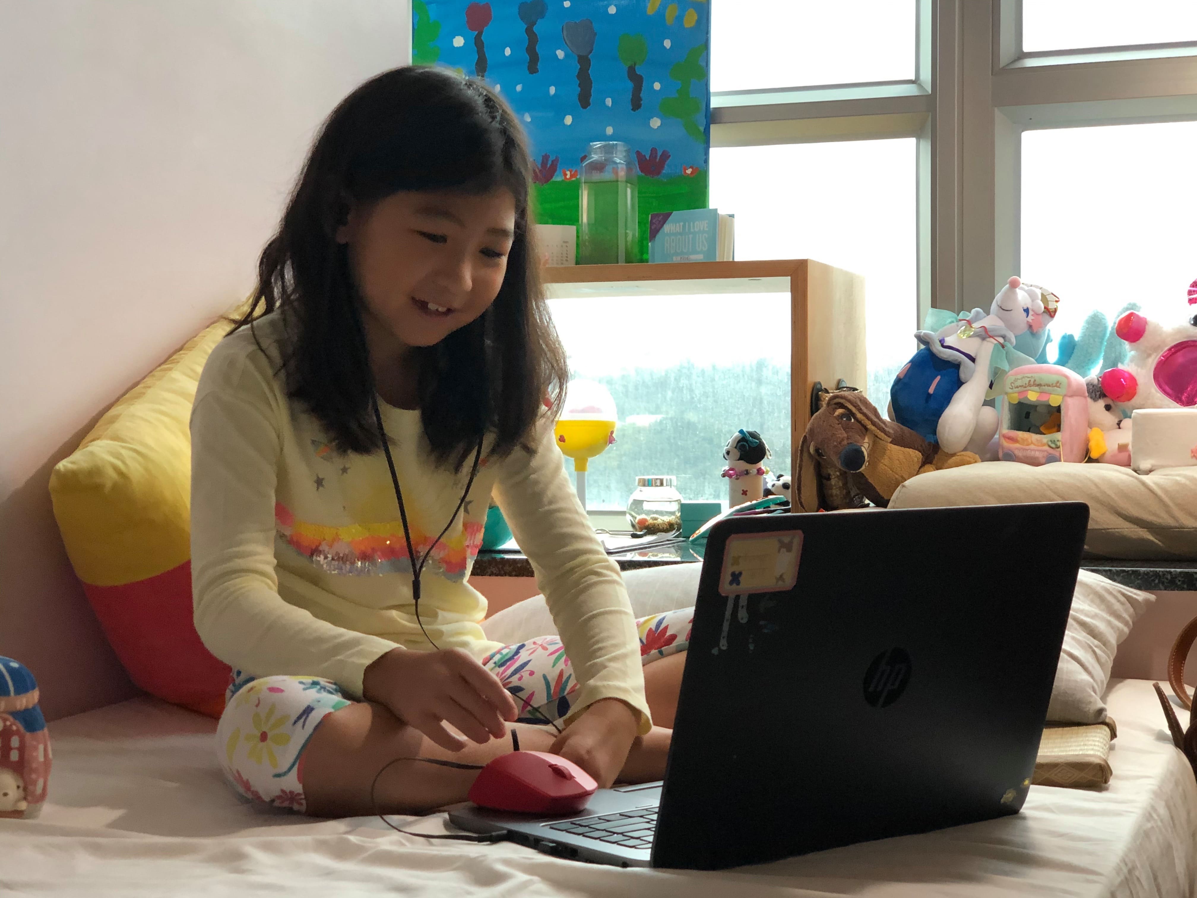 妹妹洋洋灑灑給了小學生線上學習的6點建議，媽媽聽得五體投地，覺得這些看法一方面非常爆笑，另一方面又非常實用啊。