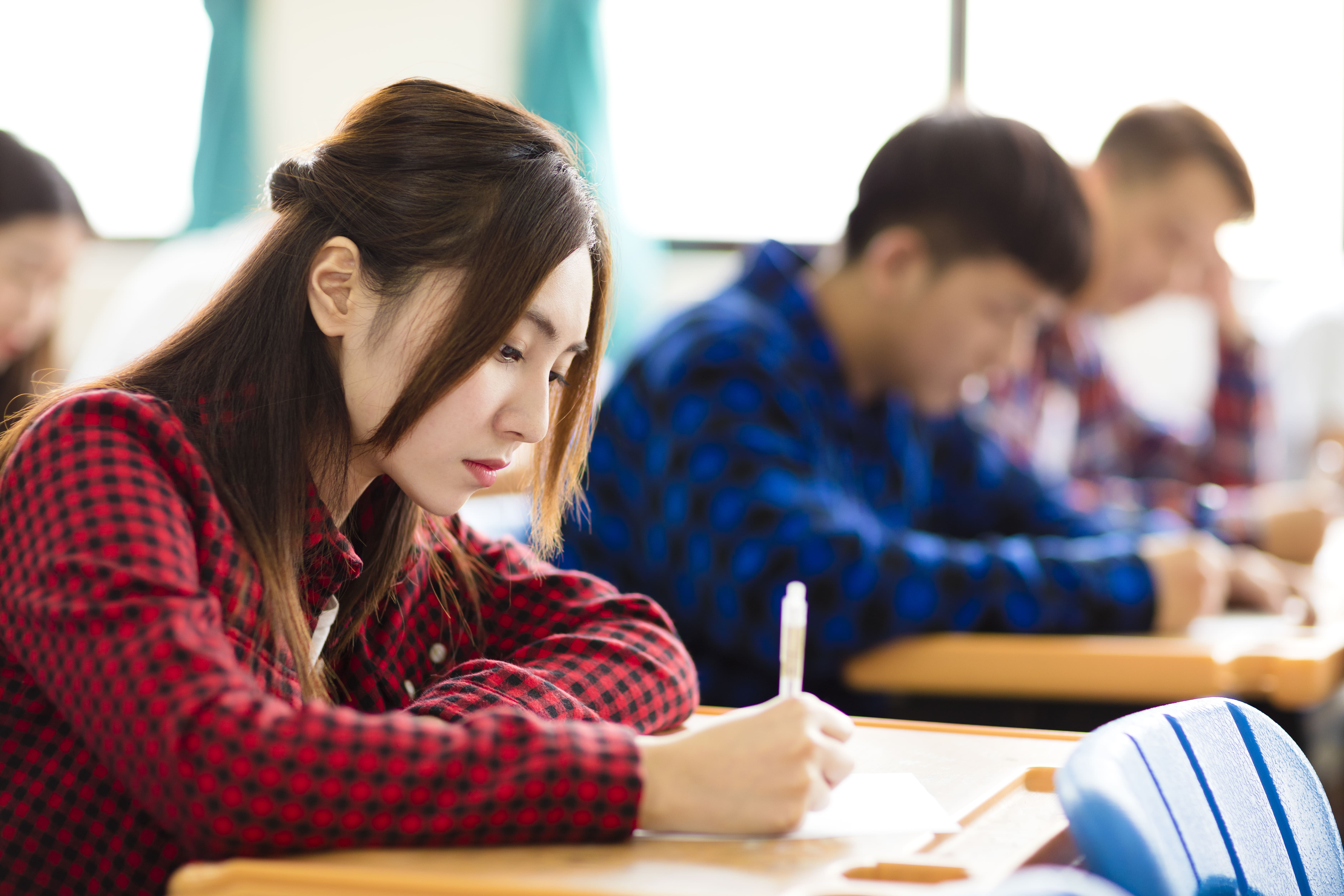 近期立法院即將就退場條例進行黨團協商，更應審慎立法以維護師生權益，以免不慎成為私立學校以轉型或停辦為由「清空師生」的幫凶。