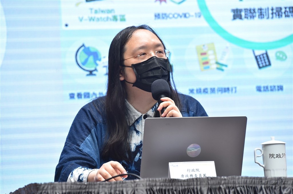 疫情升級的當下，任何防疫措施和產品、服務都應該盡可能降低門檻、簡化步驟，不限制設備與經驗，才能讓所有民眾都願意執行。