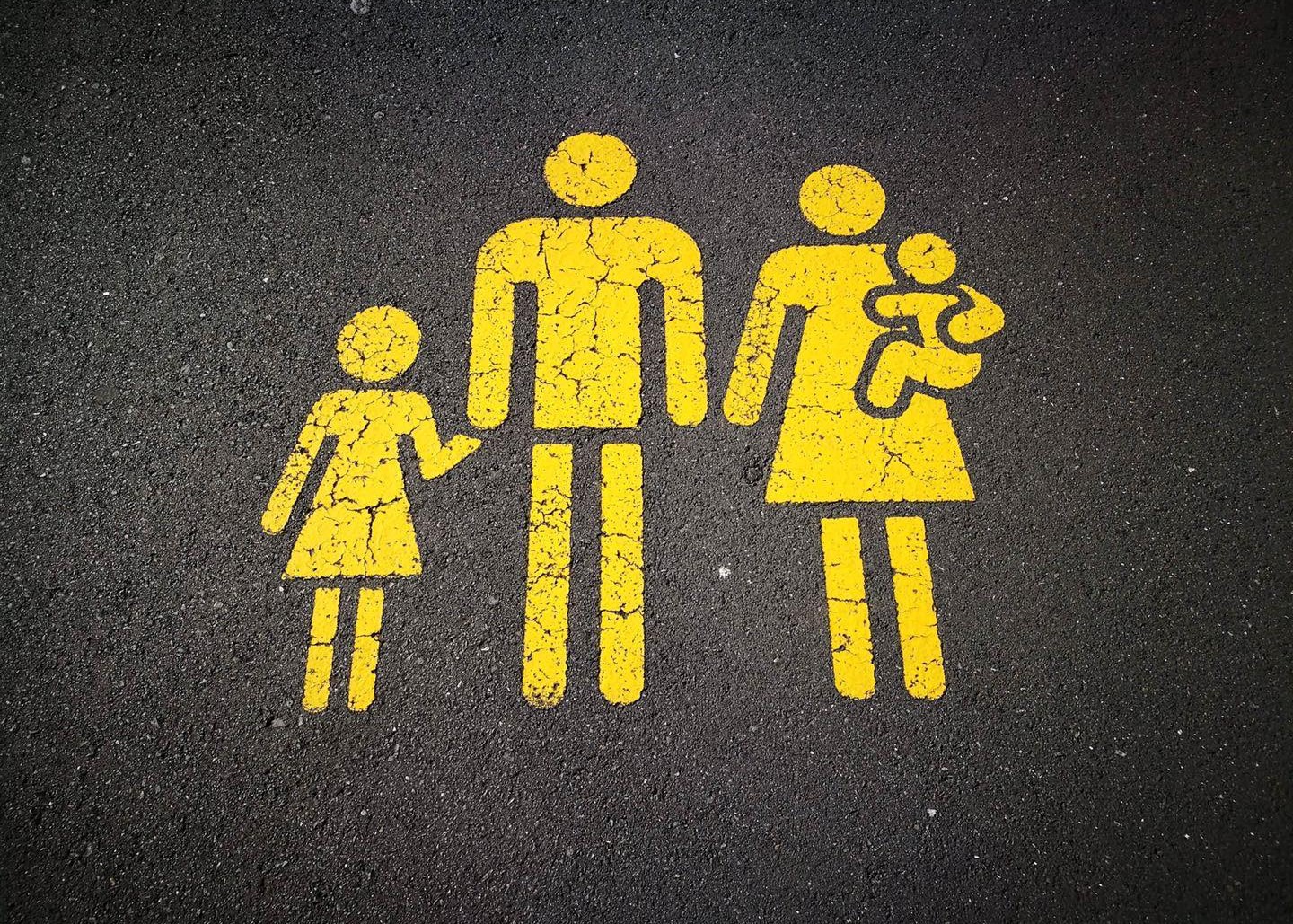 眼前我們這個世代所面臨的生老病死甚至戀愛結婚、親子關係、老人長照等人生課題，到了未來或許都靠科技解決了大半，只是一些解決手段或許是經過時間也經過倫理道德爭辯之後才產生的結果。