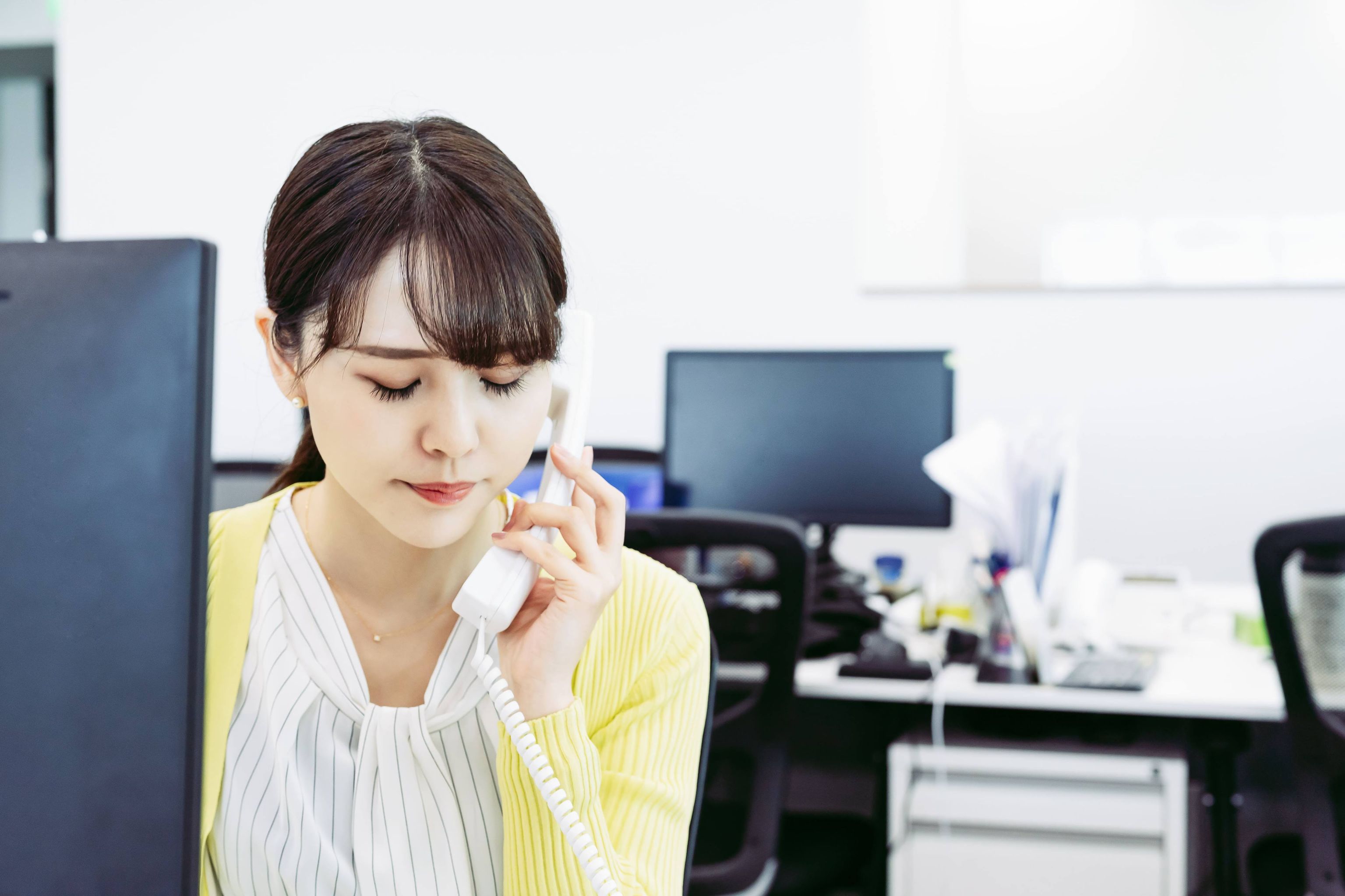如果你最在意的是「公司需要照顧員工」，而現在待的公司並不是，那就離開，到你想要去的地方。而如果你最在意的是薪資，而非「公司有沒有對我好」，那還是不該意氣用事貿然離職。
