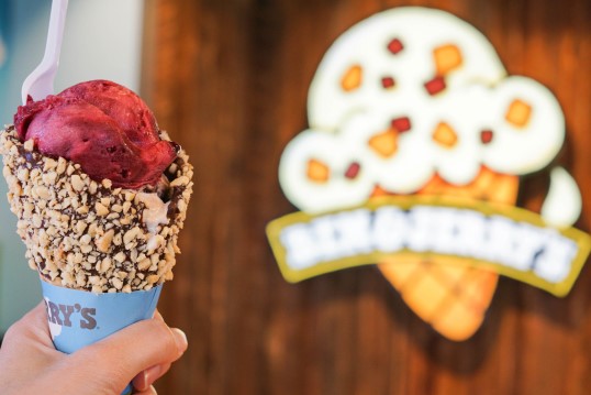 Ben&Jerry's設計的每款冰淇淋，都為了引導社會變革，逐步進入溫室氣體減量，性別平權、反種族歧視的全球視野中。