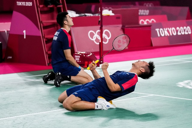 除了賽場上的對抗之外，觀眾們隨賽事引燃激情，也以網路為媒介擴散。有祝福或為選手打氣的、但也有批判己國落敗的選手或教練、甚至也出現跨國攻擊他國選手的，這些也都成為這次奧運受矚目的現象。
