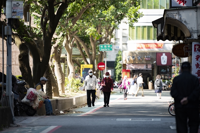 相較於「安全城市指標」的上次評量，台北排名稍往後退，跌至第24位，但其中的五大指標面向之一的「個人安全」得分驟降，而引起關注。
